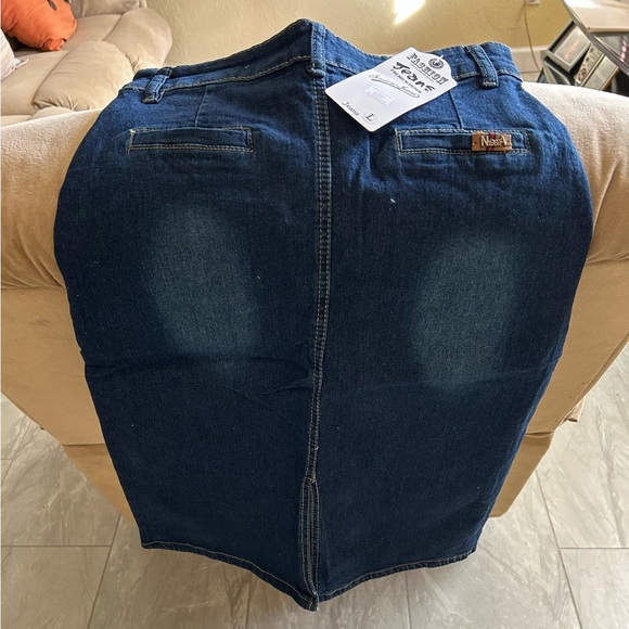 The Fashion Jeans Premium Denim size Large for Skinny with Belt included - Picture 5 of 12